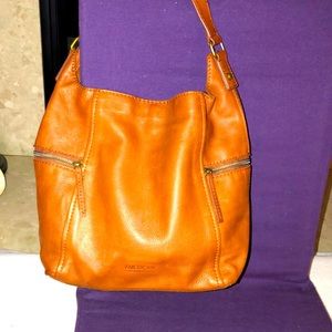 Genuine leather shoulder bag. Inside and outside pockets.